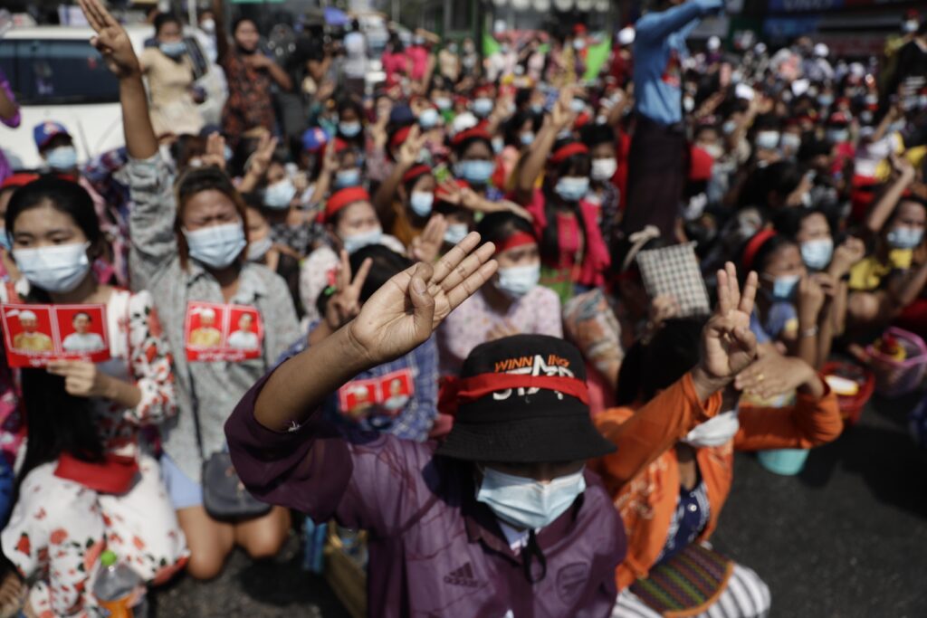 Protesta en Yangon tras el golpe de estado en Myanmar